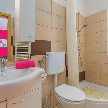 3 Bedroom Gorgeous In Prázdninový dům *