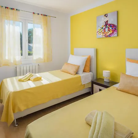 3 Bedroom Gorgeous In Prázdninový dům