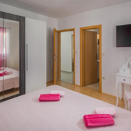 3 Bedroom Gorgeous In Holiday home Labin (Istria)