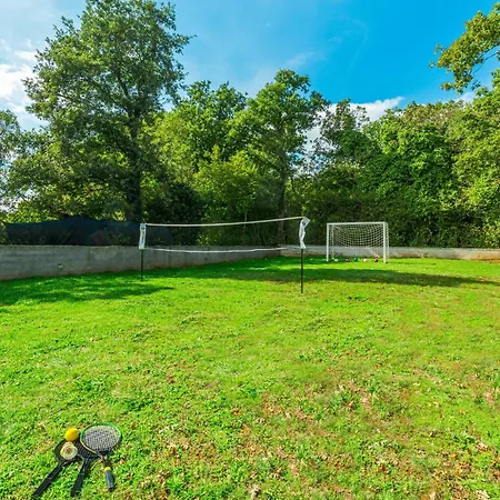 3 Bedroom Gorgeous In Prázdninový dům *