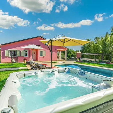 3 Bedroom Gorgeous In Prázdninový dům