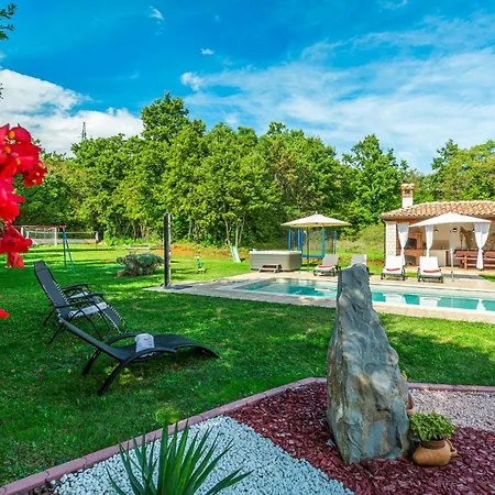 3 Bedroom Gorgeous In Holiday home Labin (Istria)