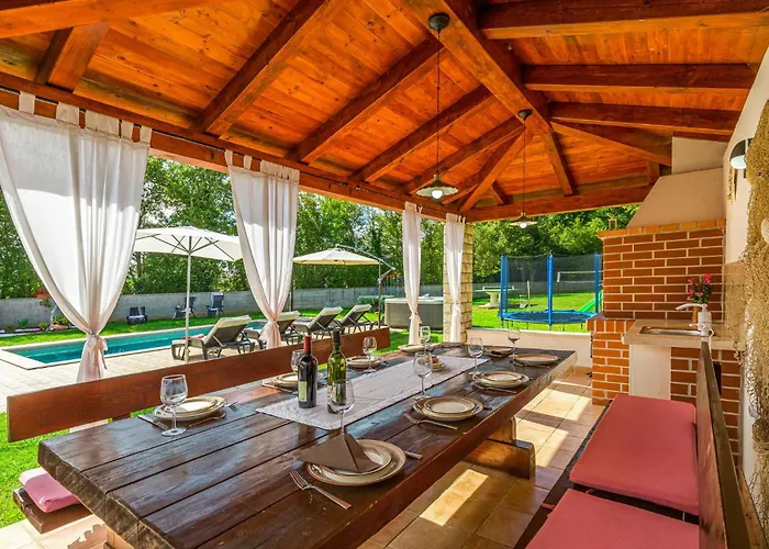 3 Bedroom Gorgeous In Сasa de vacaciones Labin (Istria)